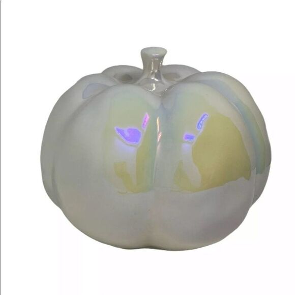 Rae Dunn New 2021 Halloween "BOO" White Iridescent Ceramic Pumpkin VHTF Horror - Picture 4 of 7
